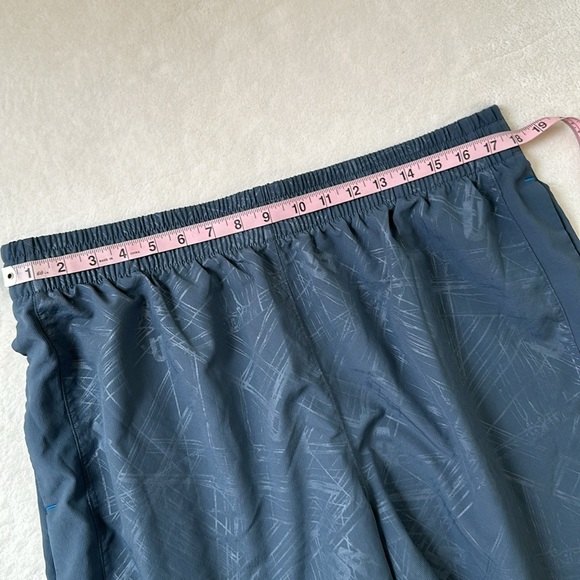 Under Armour Mens Woven Shorts Size XXL - Picture 5 of 7